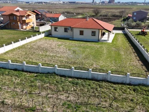 Rent, house, 200m², Kokoti, Podgorica - image 5