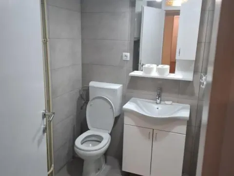 Izdavanje, četvorosoban stan, 96m², Rotkvarija, Novi Sad Sve Podlokacije - image 2