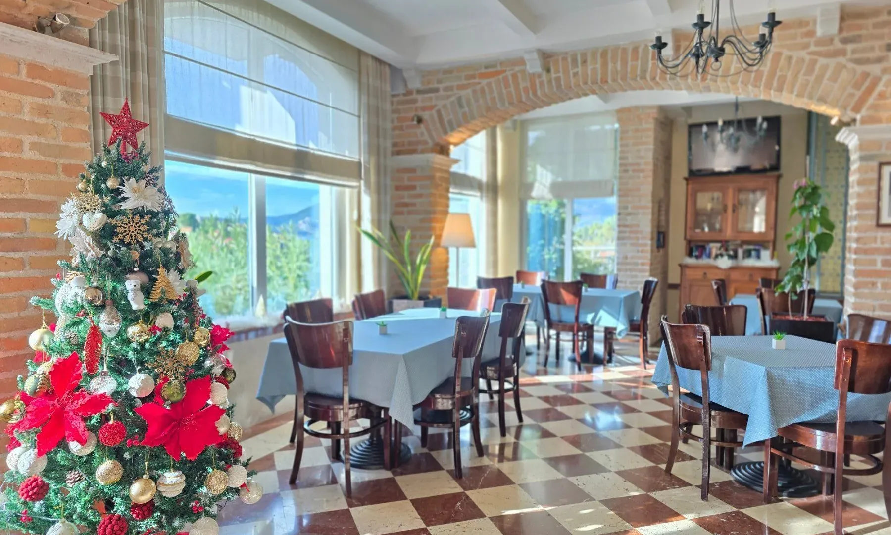 Prodaja, ugostiteljski objekat, 1200m², Sveti Stefan, Budva