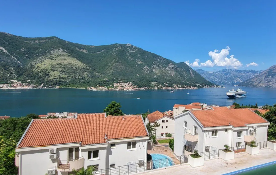 Prodaja, jednosoban stan, 50m², Dobrota, Kotor