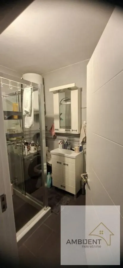 Prodaja, trosoban stan, 55m², Zemun Sve Podlokacije, Beograd