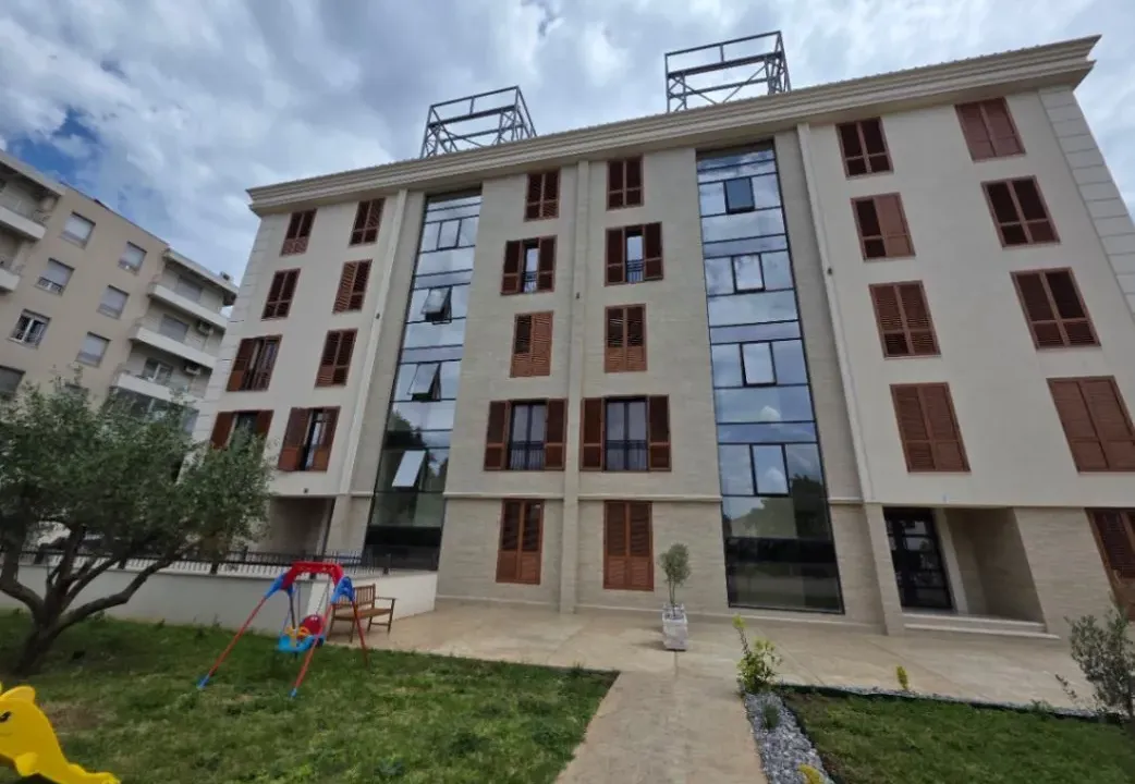 Izdavanje, jednosoban stan, 42m², Pod Goricom, Podgorica