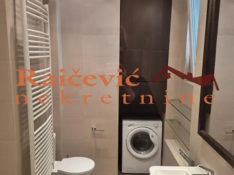 Izdavanje, trosoban stan, 98m², Stari Grad, Beograd - image 11