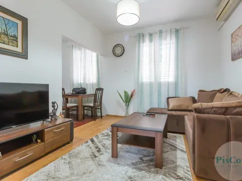 Rent, two bedroom apartment, 400m², Tološi, Podgorica - image 11