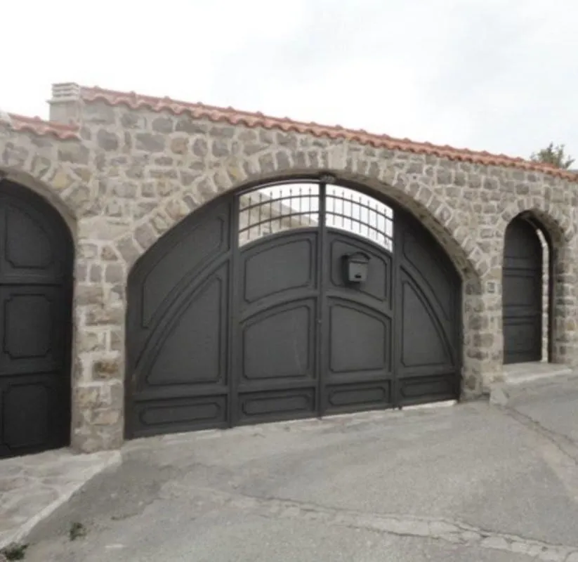 Izdavanje, kuća, 443m², Reževići, Budva
