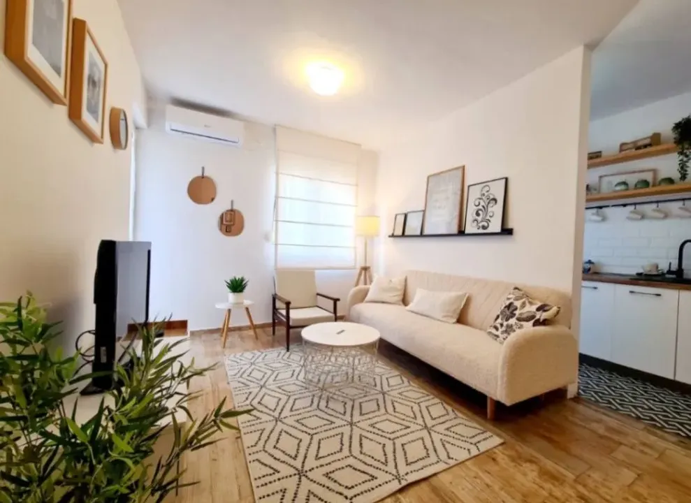 Rent, one bedroom apartment, 40m², Golubovina, Budva