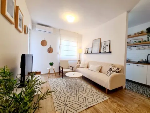 Izdavanje, jednosoban stan, 40m², Golubovina, Budva