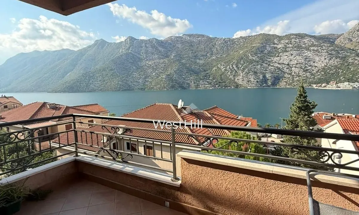 Prodaja, dvosoban stan, 72m², Risan, Kotor