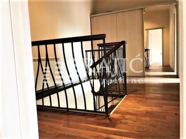 Izdavanje, četvorosoban stan, 200m², Savski Venac, Beograd