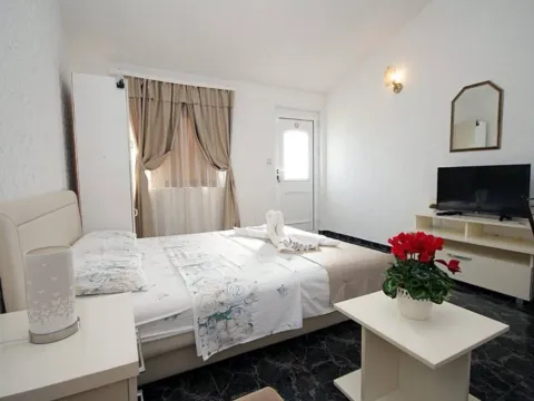 Sale, hospitality venue, 245m², Sutomore, Bar - image 5