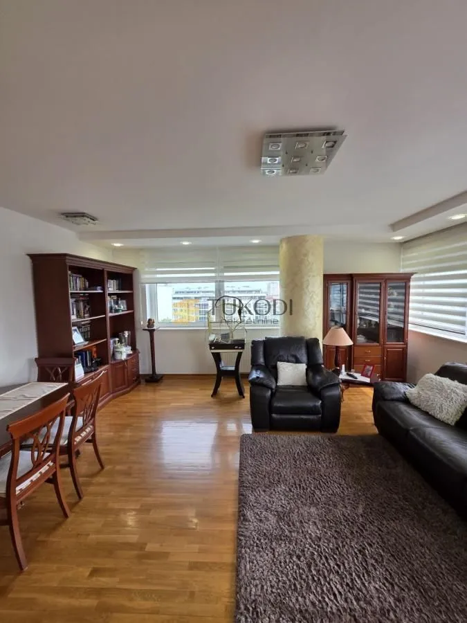 Prodaja, četvorosoban stan, 110m², Bulevar Oslobodjenja, Novi Sad Sve Podlokacije
