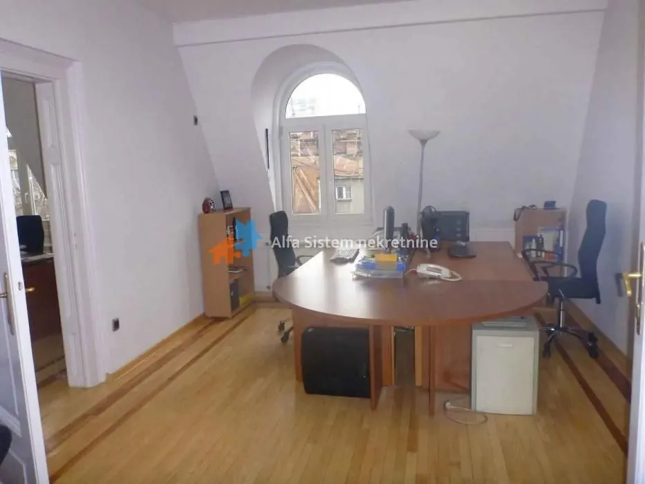 Izdavanje, stan, 220m², Stari Grad, Beograd