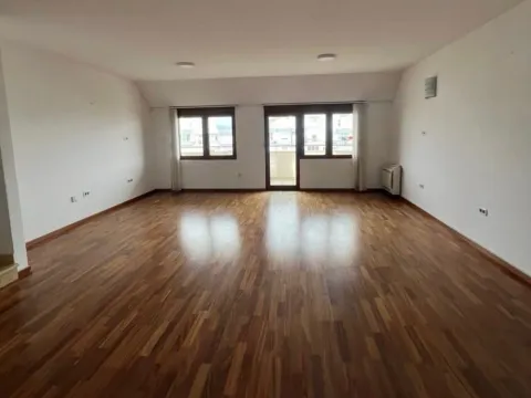 Prodaja, četvorosoban stan, 220m², Preko Morače, Podgorica - image 2