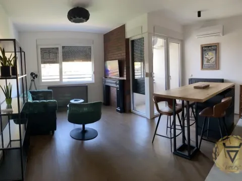 Izdavanje, trosoban stan, 64m², Šumice, Beograd