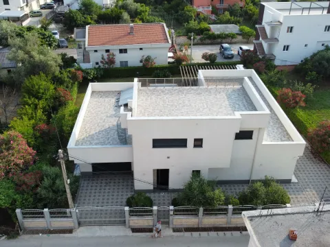 Prodaja, kuća, 342m², Centar, Bar - image 4