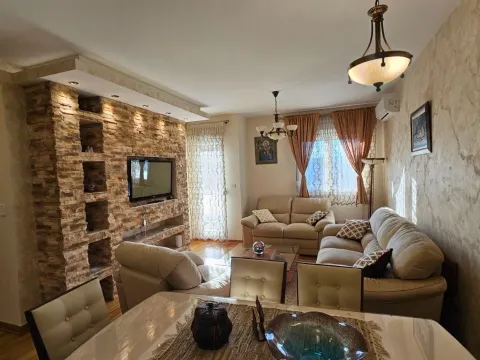 Izdavanje, dvosoban stan, 64m², City Kvart, Podgorica - image 2