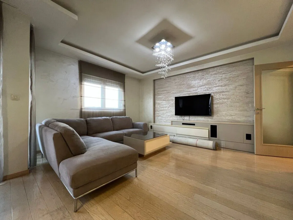 Izdavanje, trosoban stan, 107m², City Kvart, Podgorica