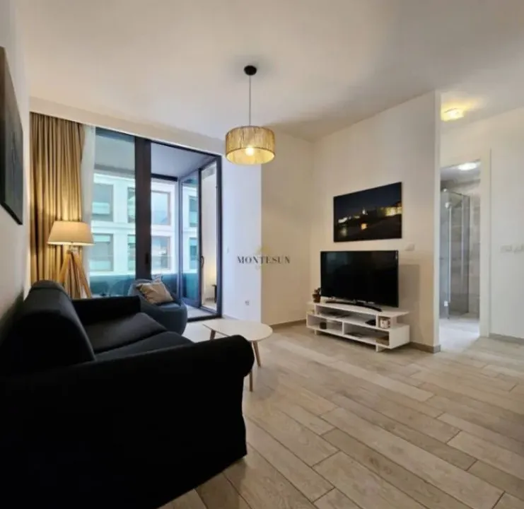 Izdavanje, dvosoban stan, 72m², Budva, Crna Gora