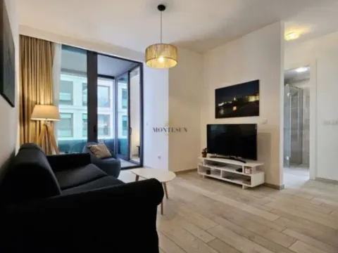 Izdavanje, dvosoban stan, 72m², Budva, Crna Gora