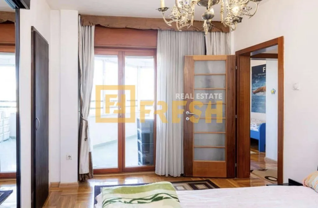 Prodaja, trosoban stan, 184m², Blok 6, Podgorica
