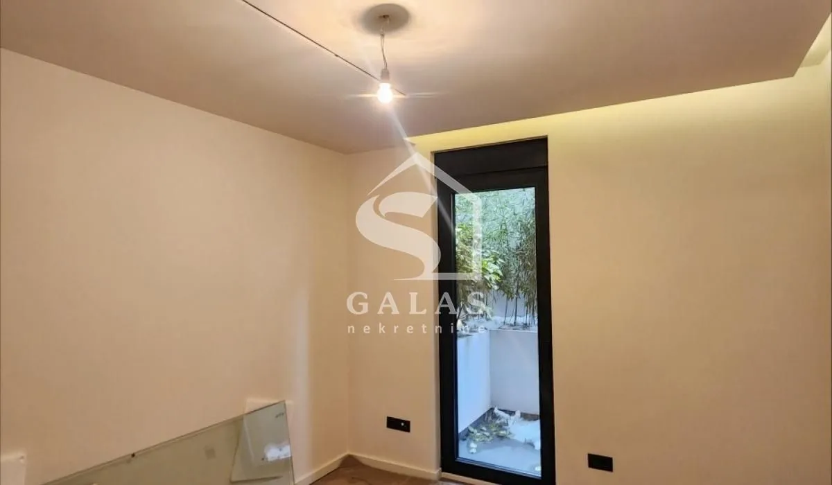 Prodaja, četvorosoban stan, 232m², Autokomanda, Voždovac Sve Podlokacije