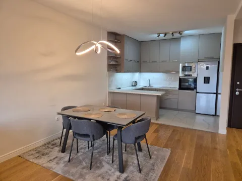 Prodaja, jednosoban stan, 63m², Kod Capital Plaze, Podgorica - image 2
