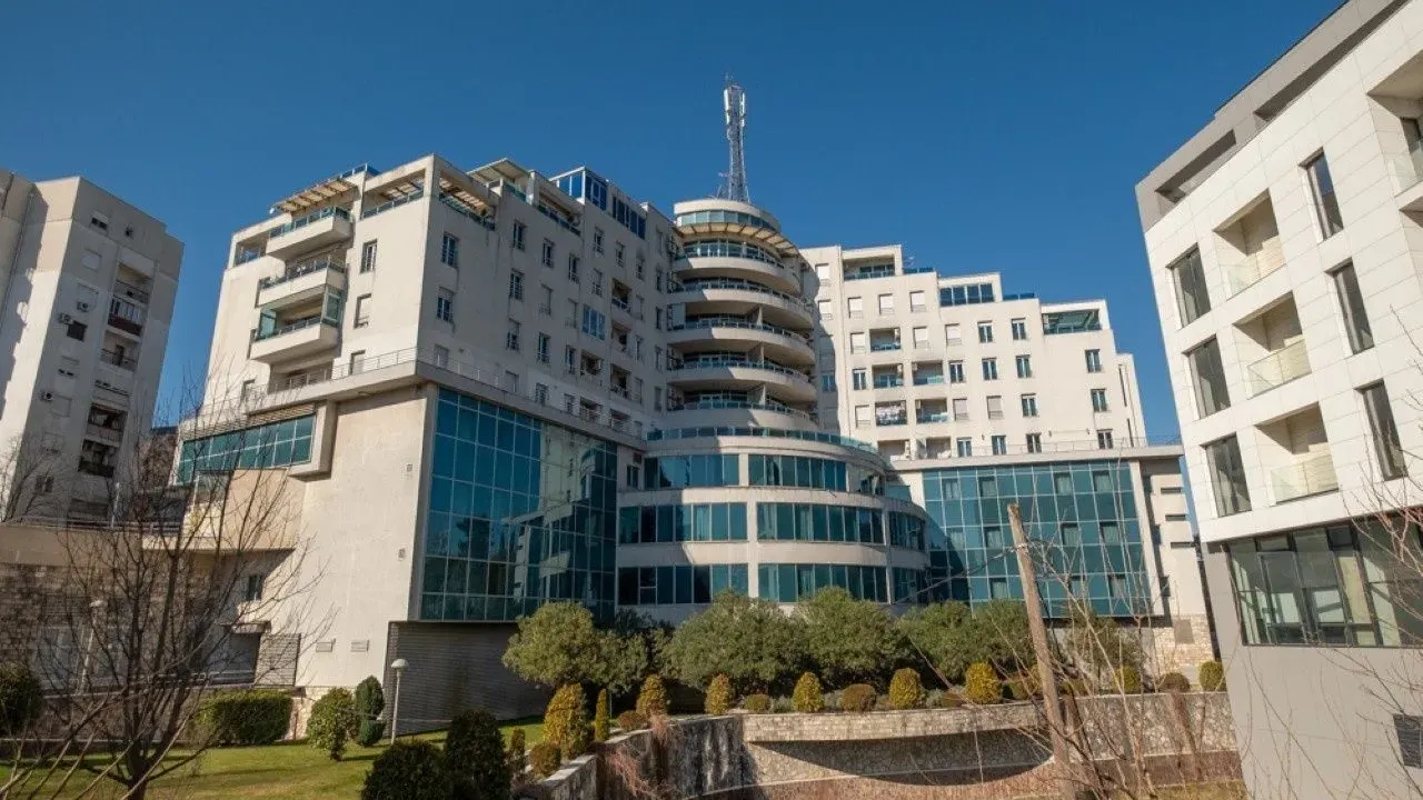 Izdavanje, dvosoban stan, 100m², Podgorica, Crna Gora