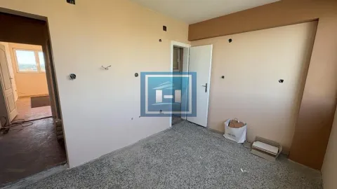 Prazna prostorija u stanu tokom renoviranja. - image 10