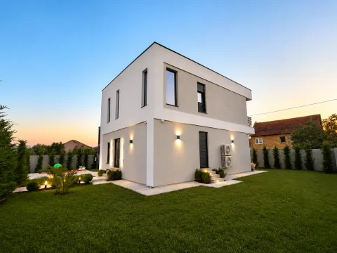 Prodaja, kuća, 225m², Gornja Gorica, Podgorica - image 3