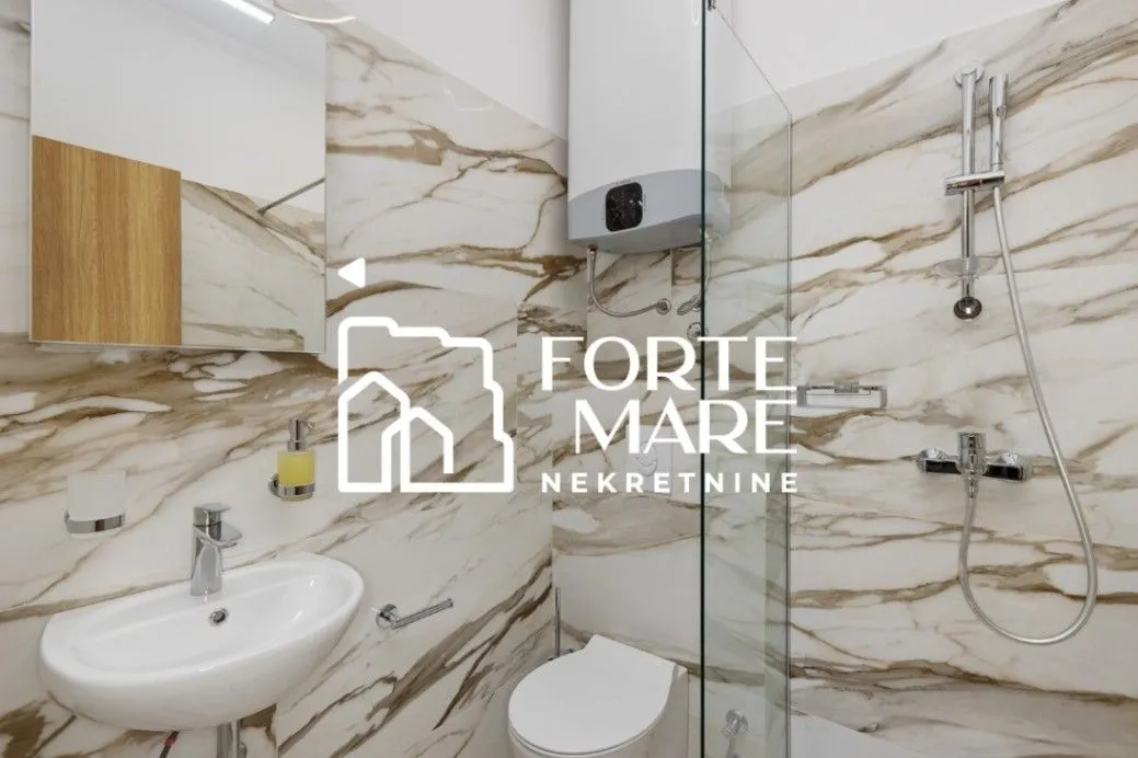 Sale, three bedroom apartment, 158m², Dobrota, Kotor