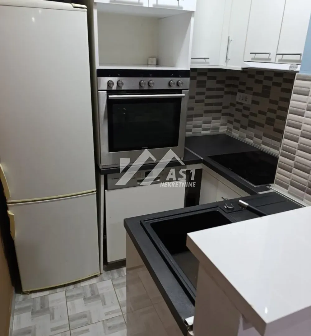 Prodaja, trosoban stan, 76m², Detelinara, Novi Sad Sve Podlokacije