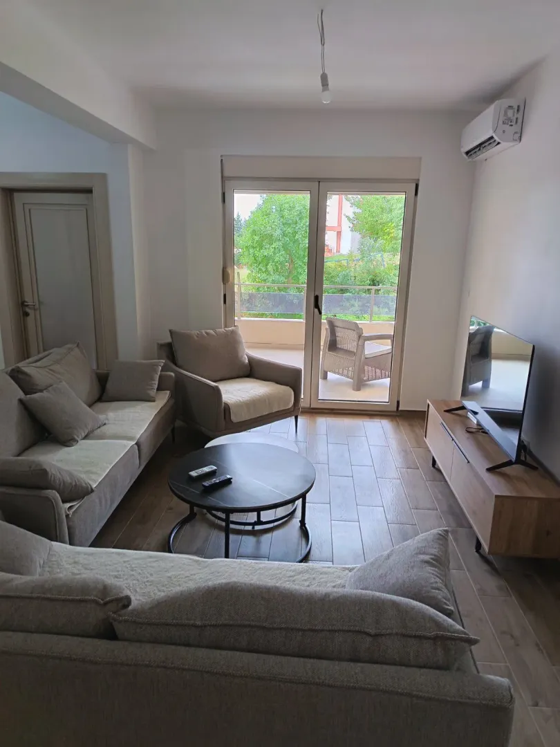 Izdavanje, dvosoban stan, 86m², Bečići, Budva