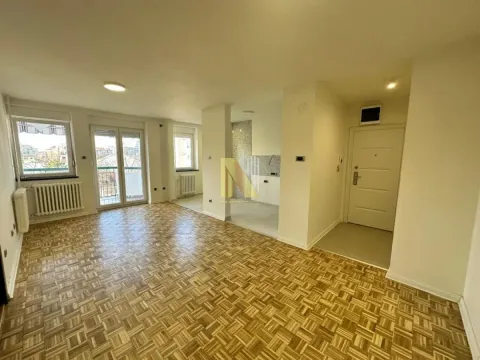 Stan in Adamovićevo Naselje