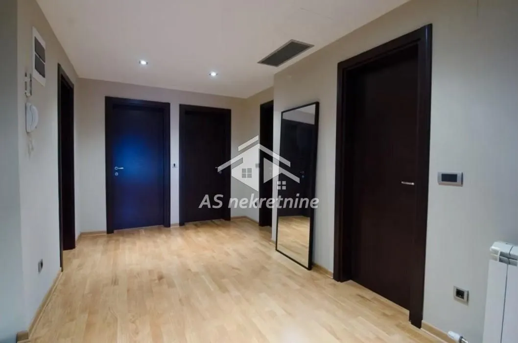 Izdavanje, stan, 160m², Crveni Krst, Beograd