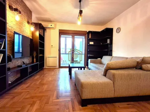 Izdavanje, jednosoban stan, 50m², City Kvart, Podgorica