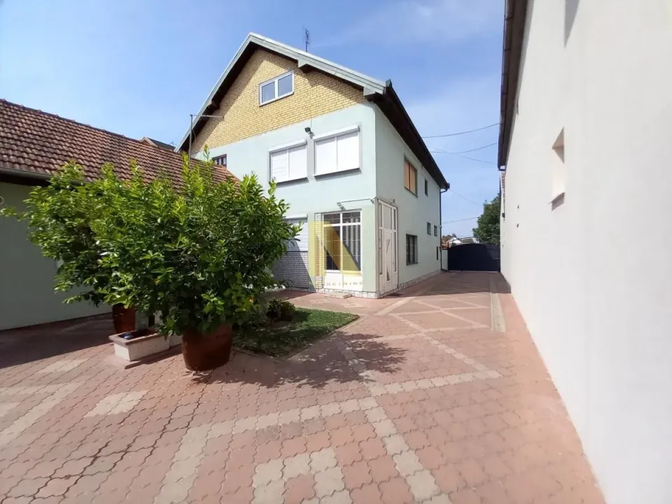 Prodaja, kuća, 272m², Bela Palanka, Srbija