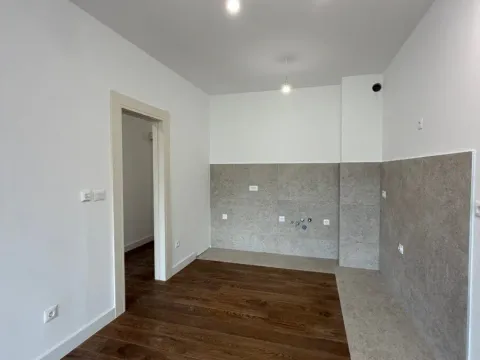 Izdavanje, trosoban stan, 113m², Preko Morače, Podgorica - image 10