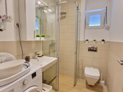 Rent, one bedroom apartment, 49m², Budva, Crna Gora - image 2