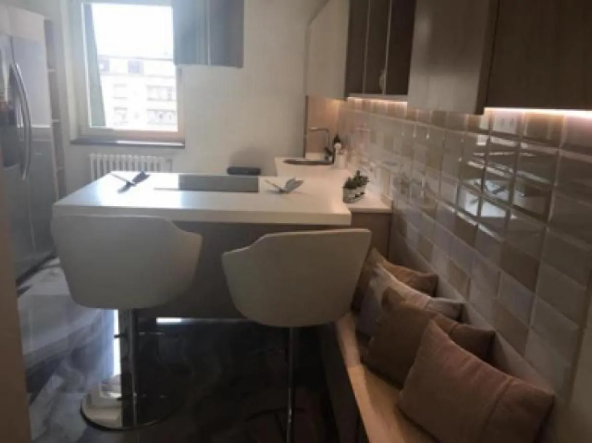 Rent, three bedroom apartment, 240m², Kalenić Pijaca, Vračar Sve Podlokacije