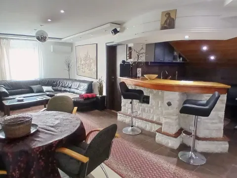 Rent, four bedroom apartment, 110m², Kalenić Pijaca, Vračar Sve Podlokacije - image 13