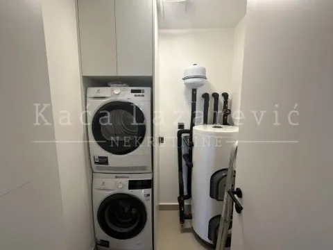 Izdavanje, trosoban stan, 92m², Stari Grad, Beograd - image 16