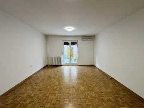 Izdavanje, trosoban stan, 105m², Centar, Novi Sad - image 8