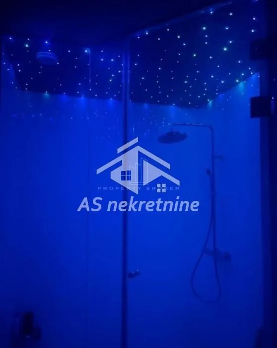 Izdavanje, trosoban stan, 83m², Savski Venac, Beograd
