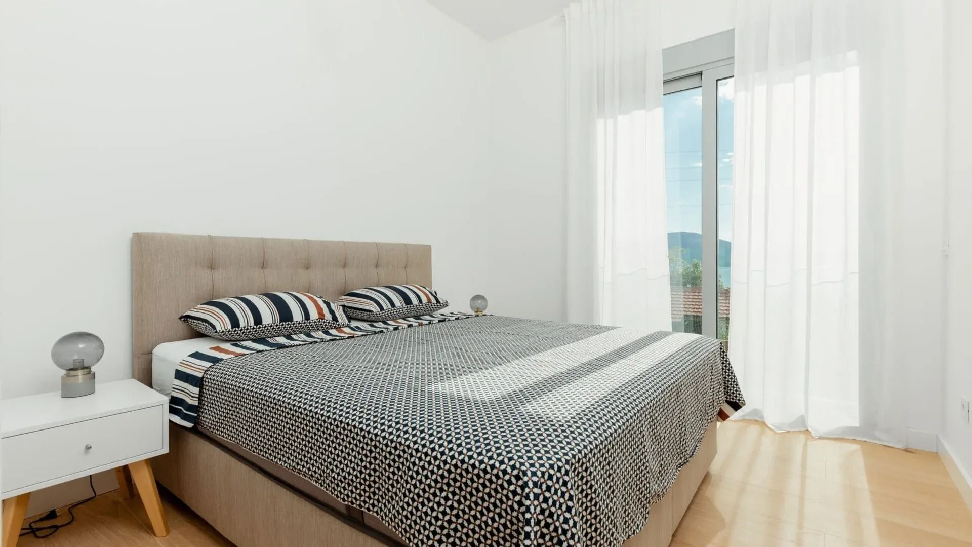 Rent, house, 273m², Marići, Tivat