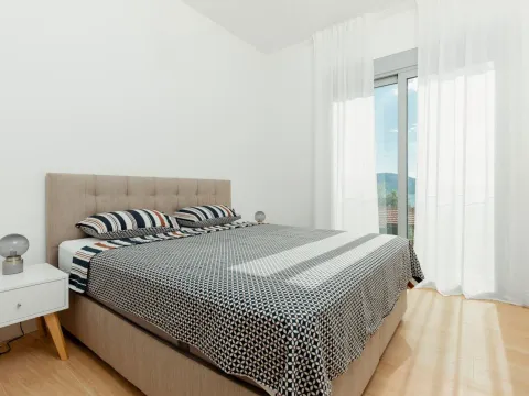 Rent, house, 273m², Marići, Tivat - image 4