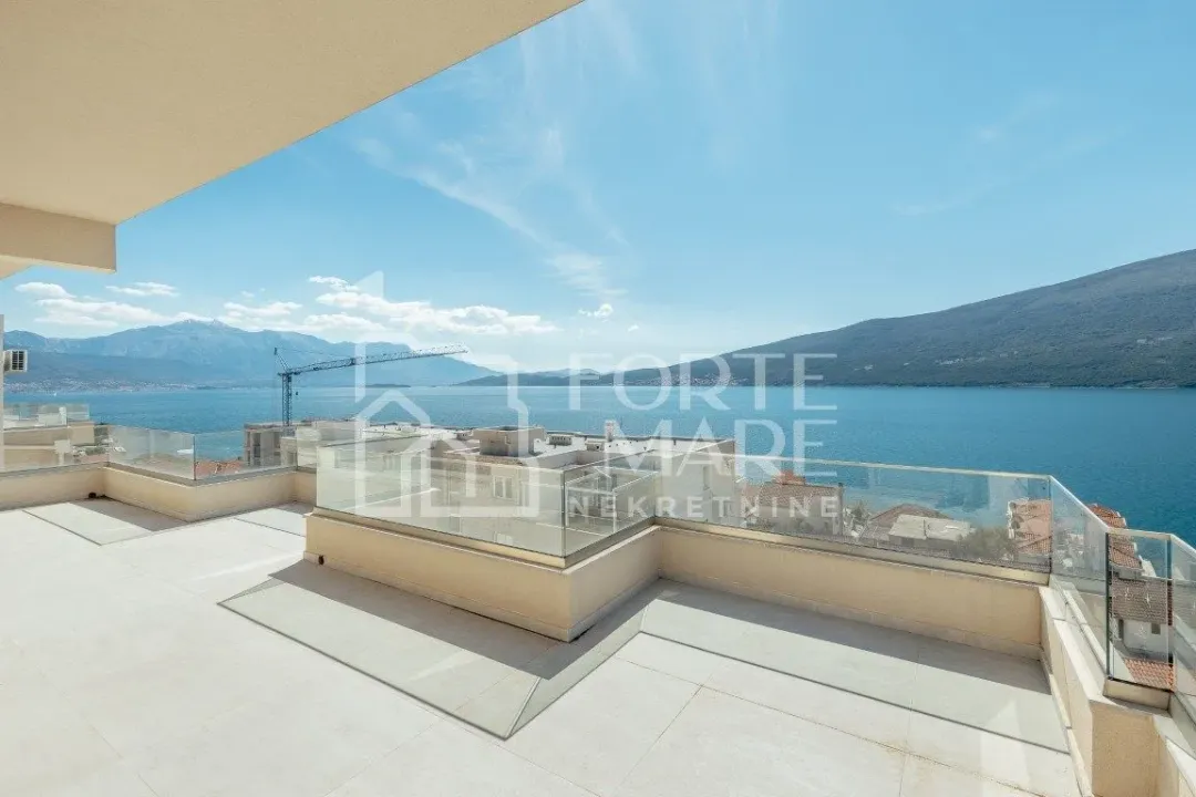 Prodaja, trosoban stan, 200m², Baošići, Herceg Novi