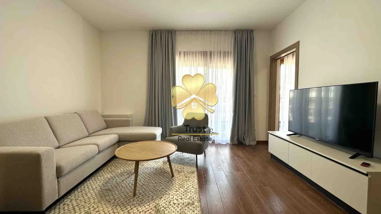 Izdavanje, dvosoban stan, 90m², Master Kvart, Podgorica