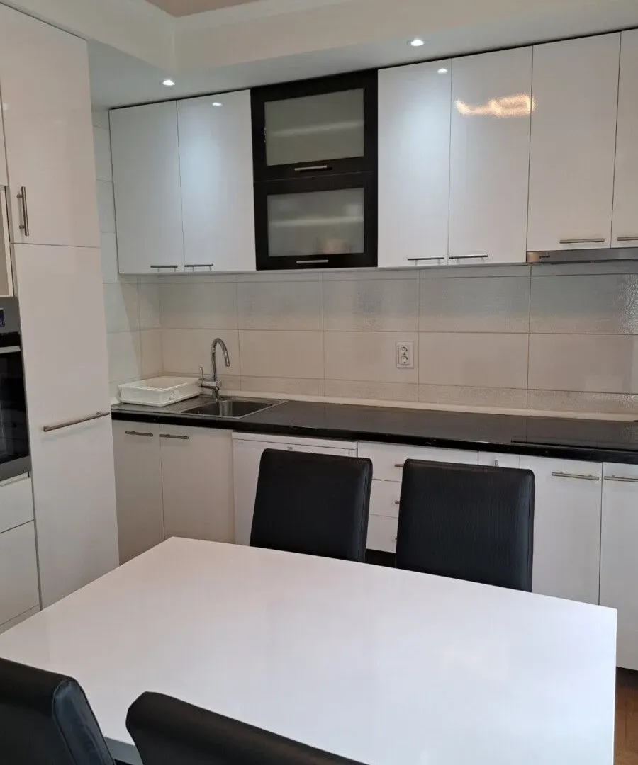 Prodaja, jednosoban stan, 55m², Centar, Bar