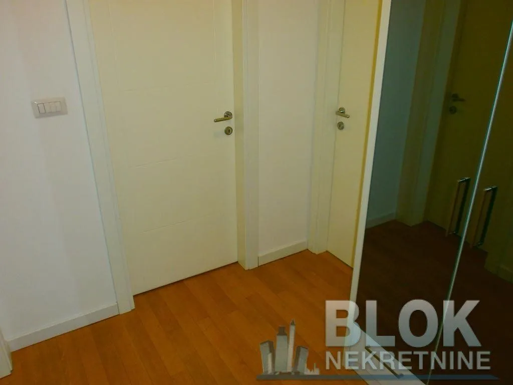 Izdavanje, trosoban stan, 105m², Dalmatinska ulica, Podgorica