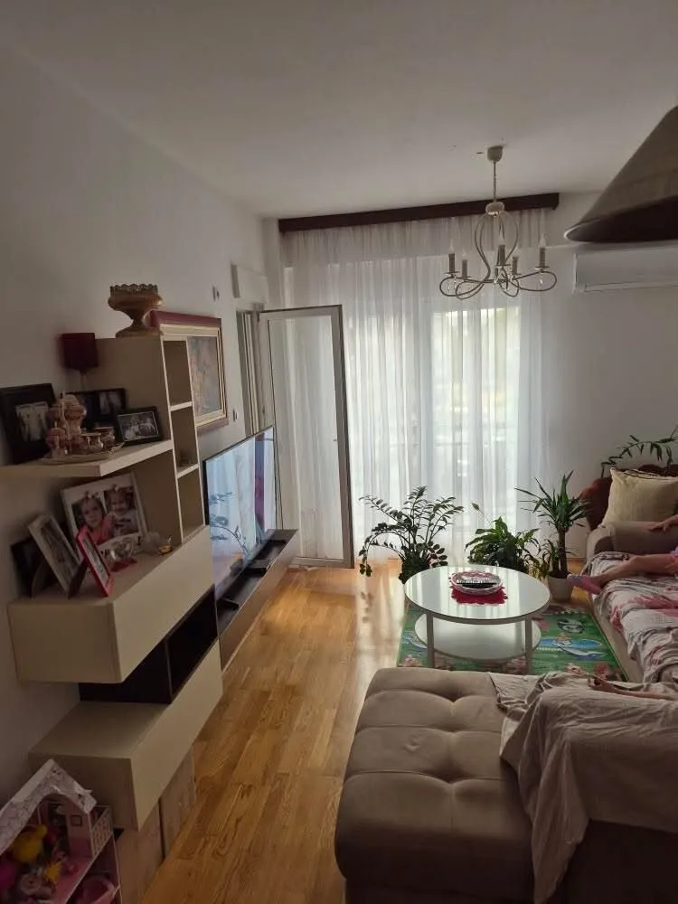 Izdavanje, dvosoban stan, 70m², Ljubović, Podgorica